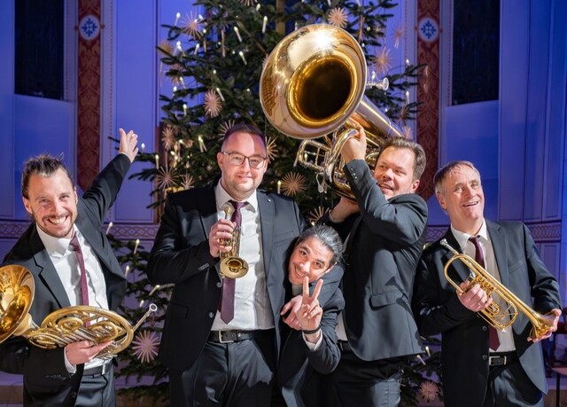 CLASSIC BRASS mit "Fröhliche Weihnacht überall"